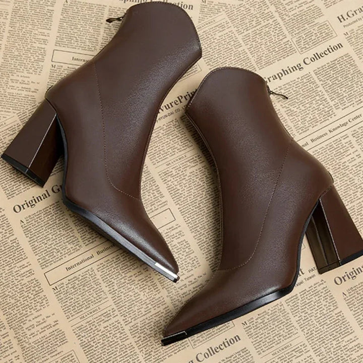 Orthopedische westernstijl dameslaarzen met comfortabele blokhak en puntneus, perfect voor een stoere look.