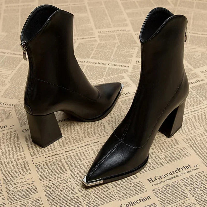 Orthopedische comfortlaarzen met stijlvolle metallic neus en stevige blokhak, speciaal voor damesmode.