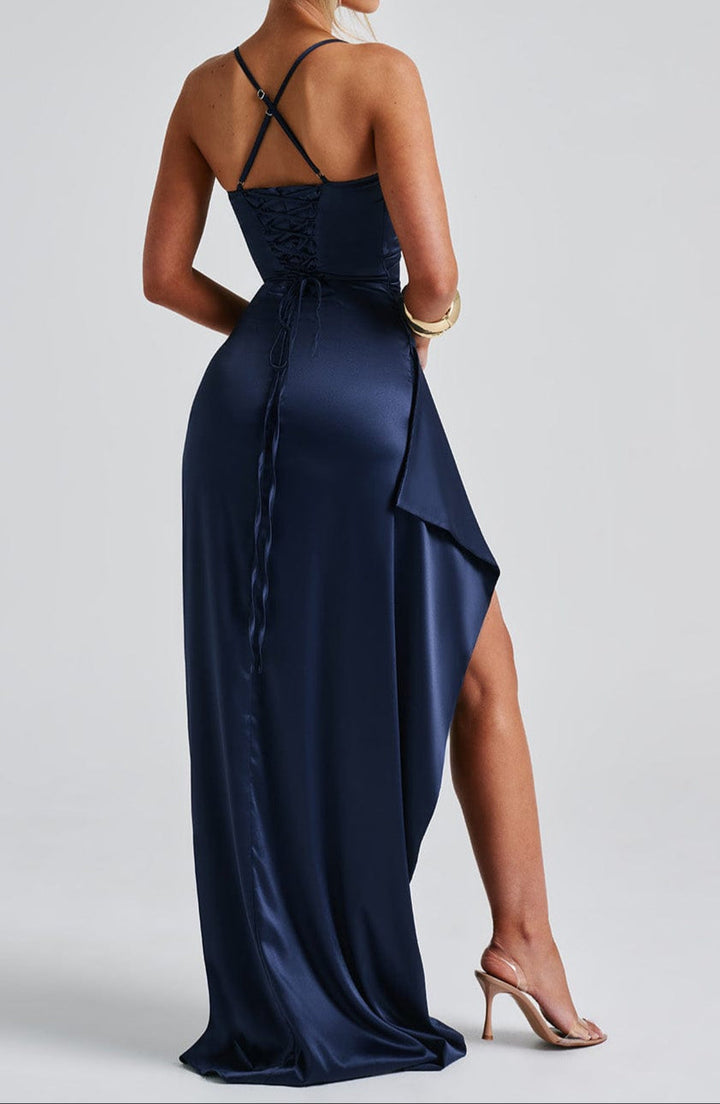 Elegante marineblauwe feestjurk of gala jurk voor dames, lange maxi jurk met hoge split en spaghettibandjes.