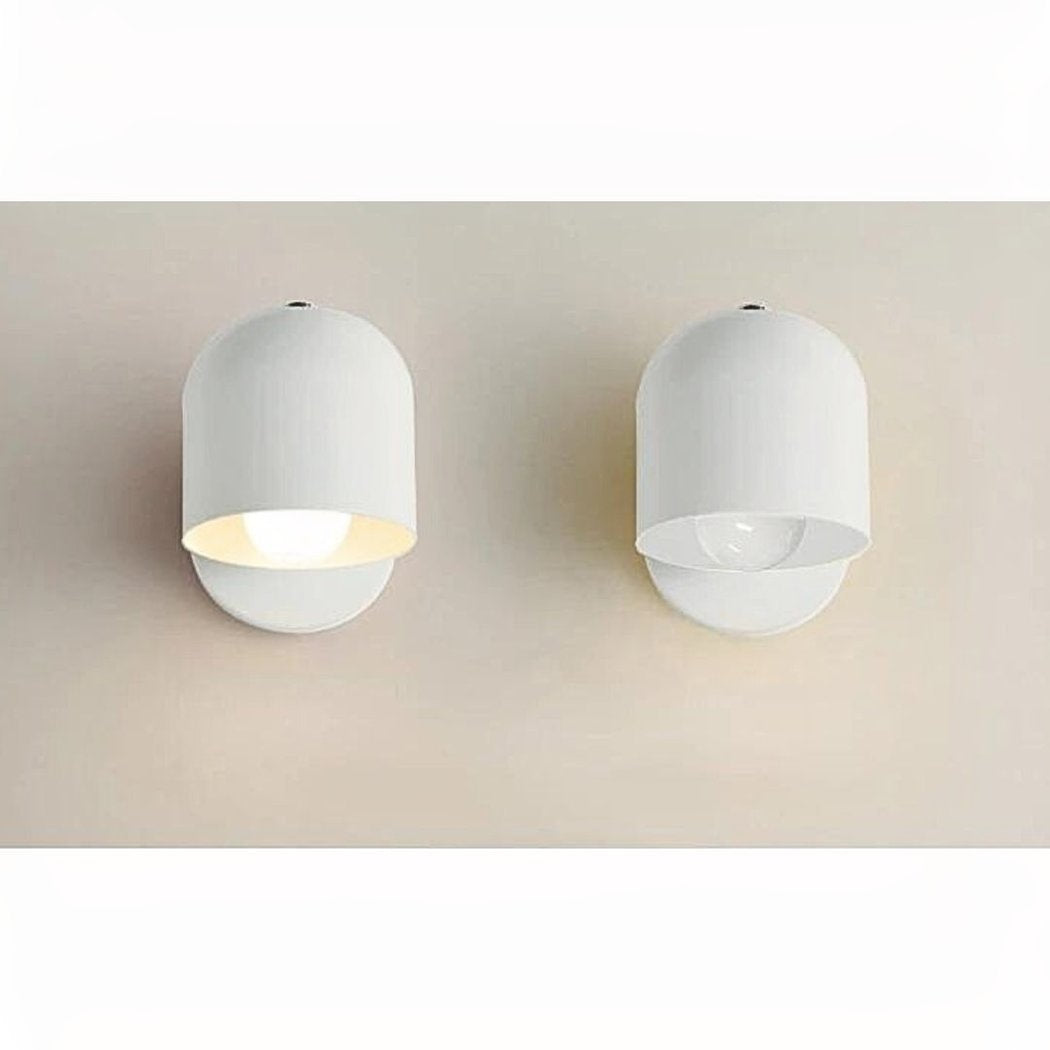 Scandinavische wandlamp NordicGlow. Moderne designlamp met kleuraccent voor sfeervolle interieurverlichting.