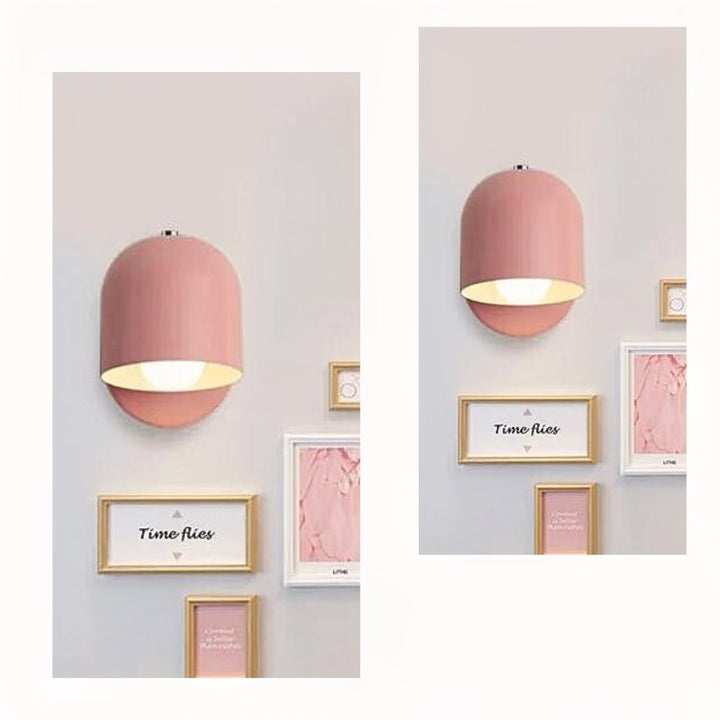 Strakke moderne wandlamp met Scandinavisch design. Kleurrijk metalen armatuur voor sfeervolle verlichting in huis.