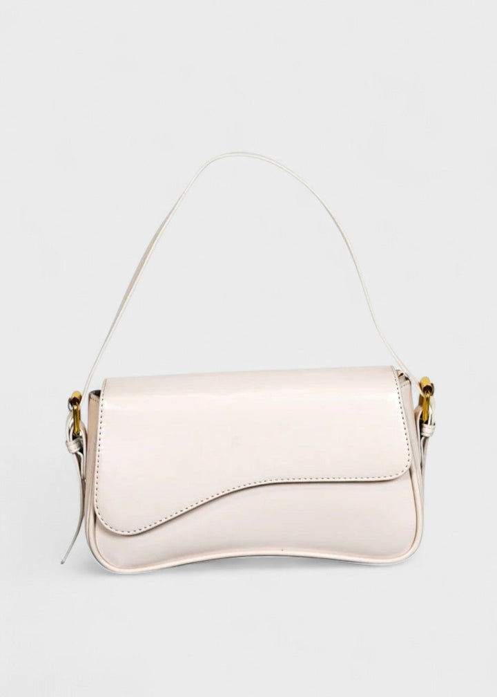 Stijlvolle dames handtas van synthetisch leer, minimalistisch en elegant, draagbaar als crossbodytas.