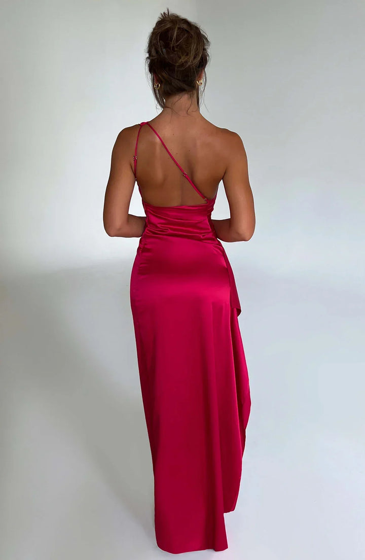 Glamoureuze geplooide maxi-jurk met hoge split, perfect als feestjurk voor dames.