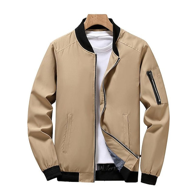 Mannelijke mode met dit trendy heren bomberjack. Stijlvol design, comfortabele pasvorm, perfect als streetwear jas.