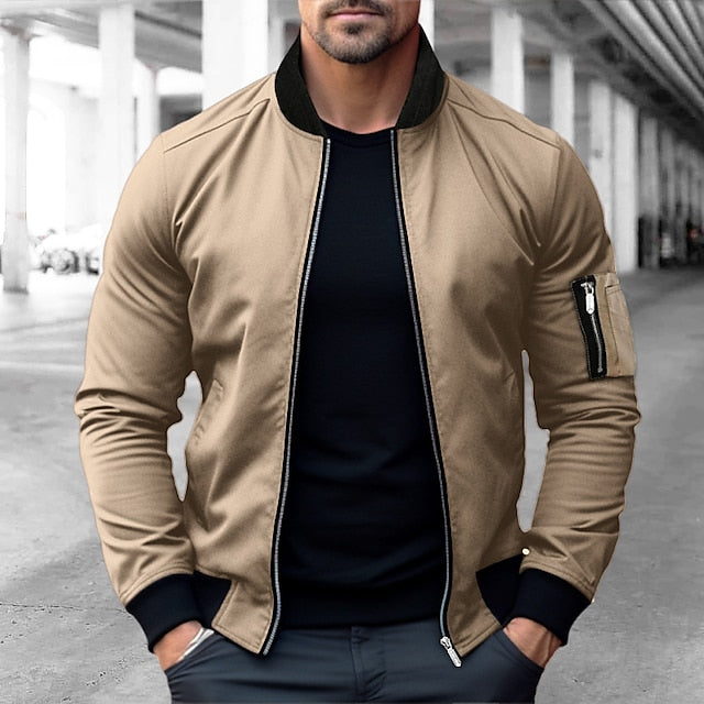 Trendy heren bomberjack, een stijlvolle lentejas of warme herfstjas. Comfortabele bovenkleding voor mannelijke mode.