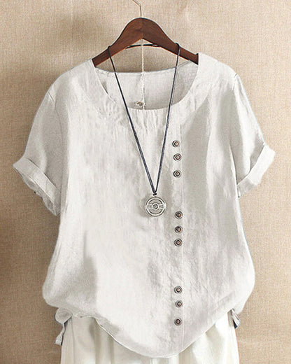 "Asymmetrische linnen blouse met moderne knopen, lichtgroen, ideaal voor casual en chique gelegenheden, stijlvolle look."