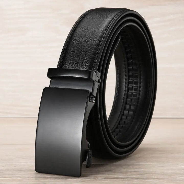 Elegante PU leren herenriem met automatische gesp, perfect accessoire voor een formele outfit.