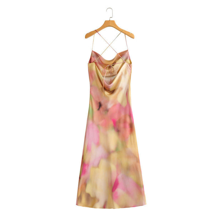 Stijlvolle dames maxi jurk met verfijnde bloemenprint en diepe V-hals, geschikt voor elke gelegenheid.