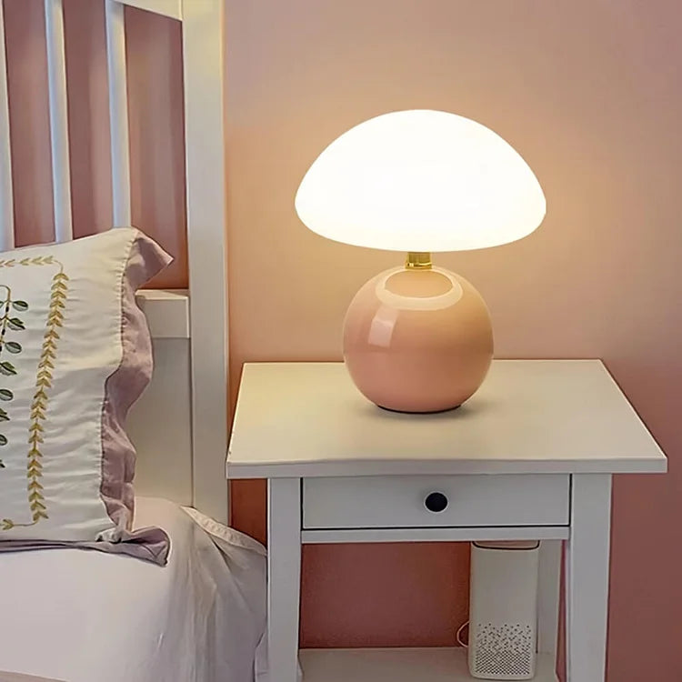Multifunctionele design tafellamp: keramische paddenstoellamp met warme LED sfeerverlichting.