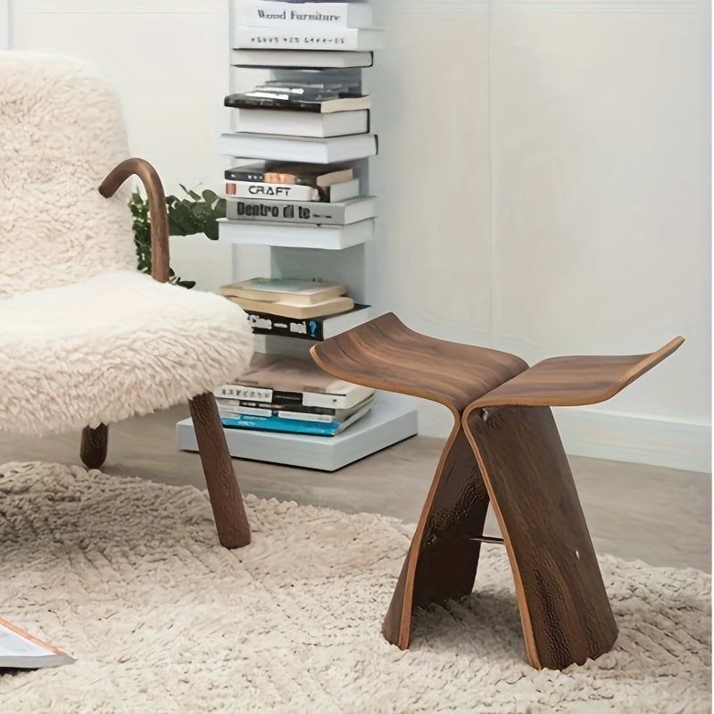 Tijdloos design vlinderkruk, een moderne houten kruk die elegantie toevoegt aan uw entree.