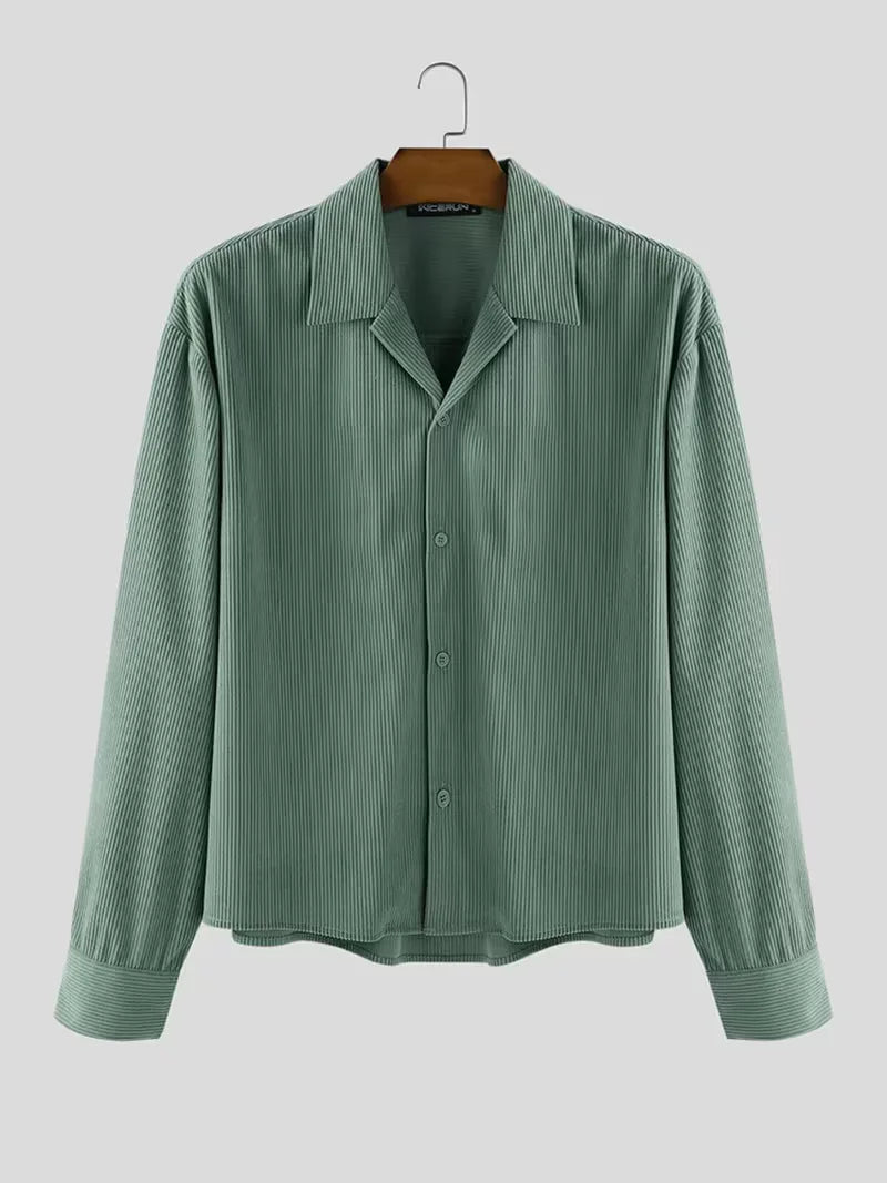 Comfortabel oversized herenoverhemd met lange mouwen en V-hals, perfect voor lente- en herfstmode.