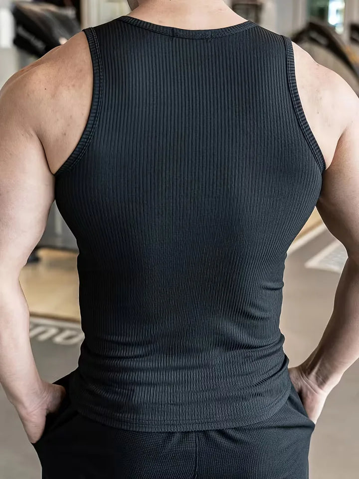 Witte heren geribde tanktop, slim fit, veelzijdig voor sport, actieve kleding of relaxte zomerdagen.