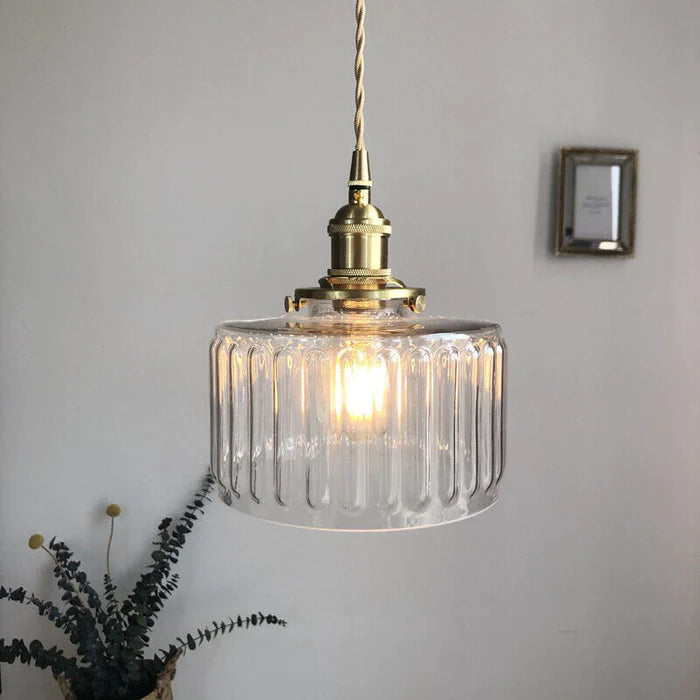 Interieur blikvanger: de Harrison kristallen vintage hanglamp, perfecte sfeermaker.