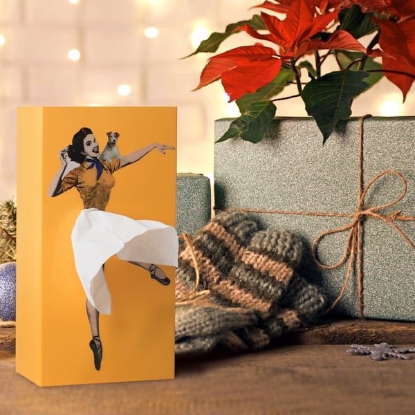 Decoratieve vliegende rok tissuebox voor badkamer of woonkamer; uniek design dat een speels en kleurrijk accent geeft.