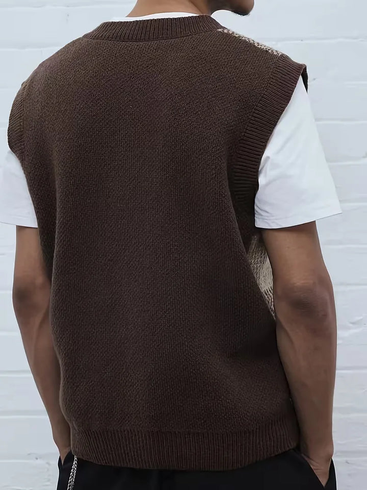 Trendy mouwloos heren sweater vest, koffie kleur, met chic geometrisch patroon. Comfortabele smart casual.