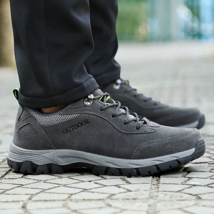 Groene orthopedische heren wandelschoenen Mees met stevige vetersluiting en ademend design.