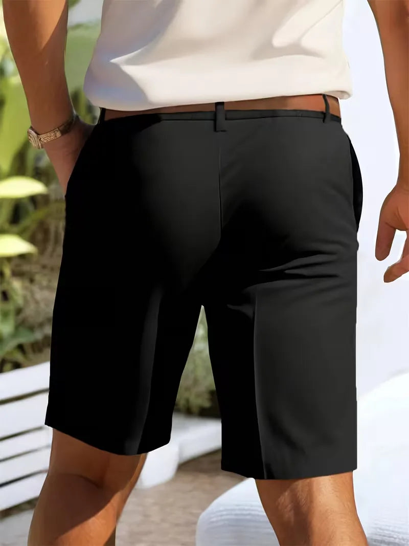 Stijlvolle marineblauwe heren chino shorts met functionele zijzakken, perfect voor zomerse dagen.