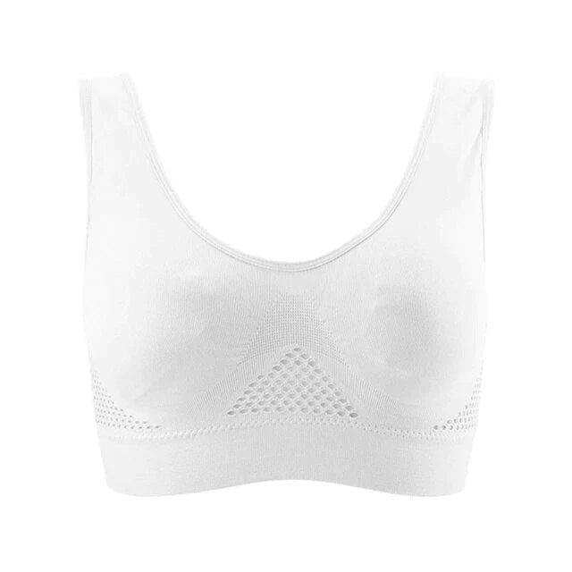 Focus op de brede banden van de naadloze comfort beha Elina, voor extra ondersteuning.