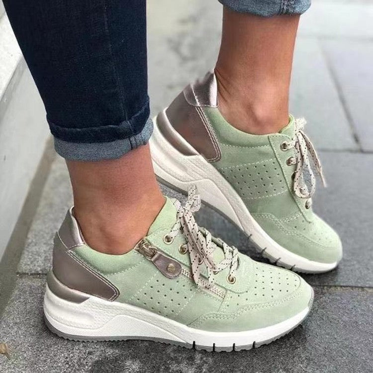 Trendy dames sportschoenen met demping, ademend materiaal en dikke zool voor comfort.