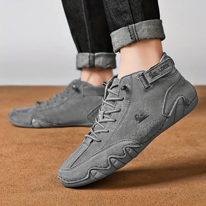 Moderne Adriel herenschoenen van waterdicht kunstleer met elastische sluiting. Stijlvol en comfortabel.