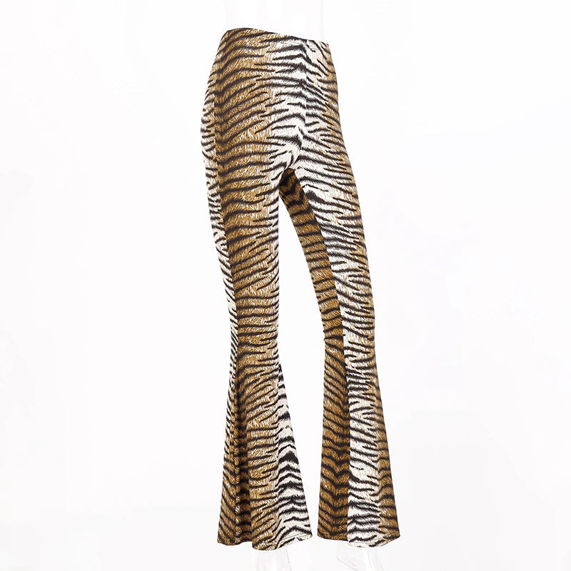 Casual en stijlvolle dames flared pantalon met dierenprint, comfortabel en trendy voor de modebewuste vrouw.