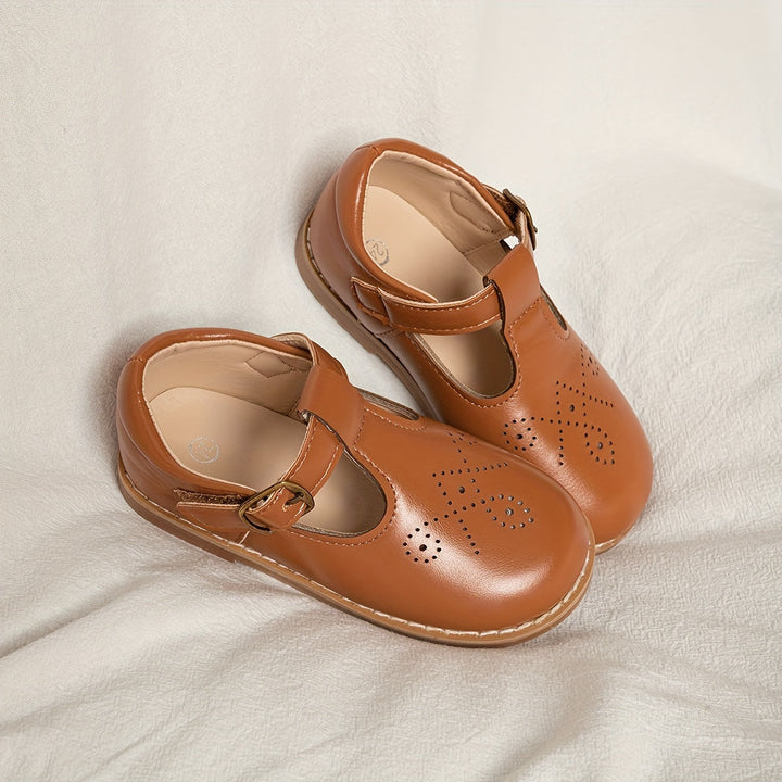 Zijaanzicht: vintage platte meisjes schoenen met anti-slip zool en gesp, ideaal voor dagelijks comfort en stijl.