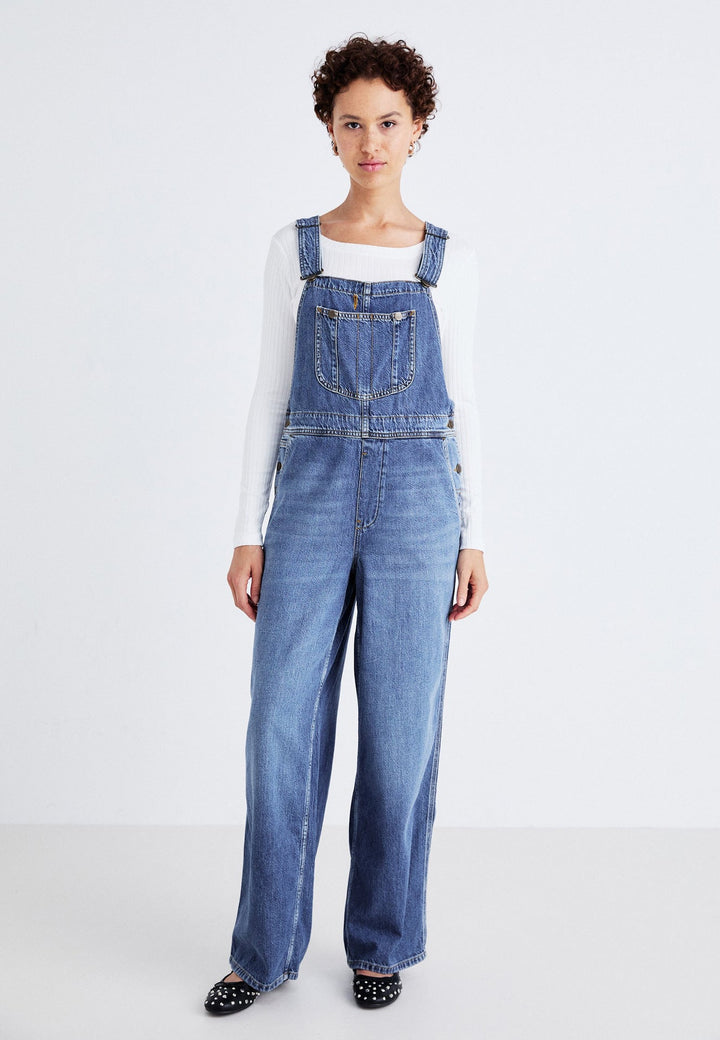 Comfortabele dames jumpsuit met wijde pijpen, ideaal voor een trendy urban look in lente en zomer.