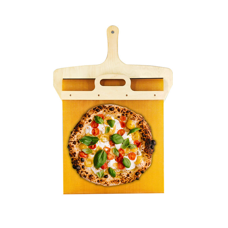 Berkenhouten pizzaschep met soepel schuifmechanisme, ideaal keukengerei voor perfecte zelfgemaakte pizza's.