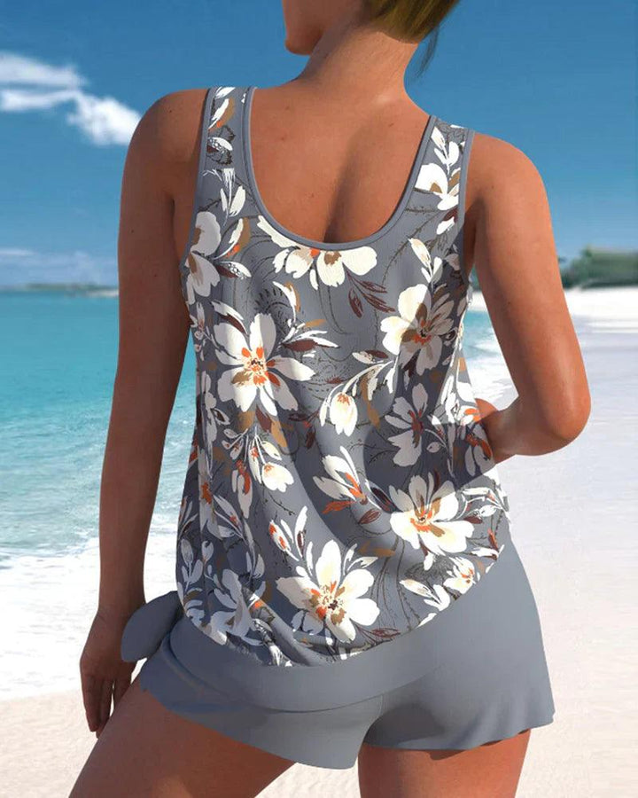 Blauwe tweedelige tankini badpakset voor dames, met elegante top en bijpassende boyshort. Perfect voor de zomer.