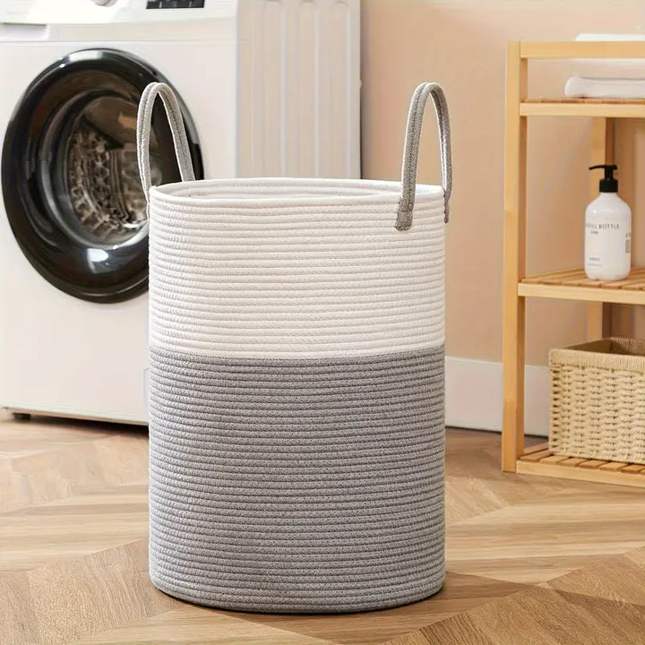 Elegante, geweven wasmand die naadloos opgaat in het interieur; een stijlvolle opbergoplossing voor elk huis.