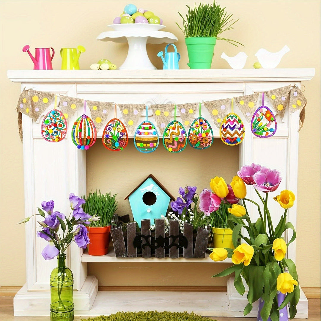 Vrolijk versierde houten paaseieren als DIY paasdecoratie. De knutselset maakt unieke creaties mogelijk.