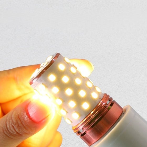 Stijlvolle LED lamp voor moderne binnenverlichting. Energiezuinig, lange levensduur en comfortabel oogvriendelijk licht.
