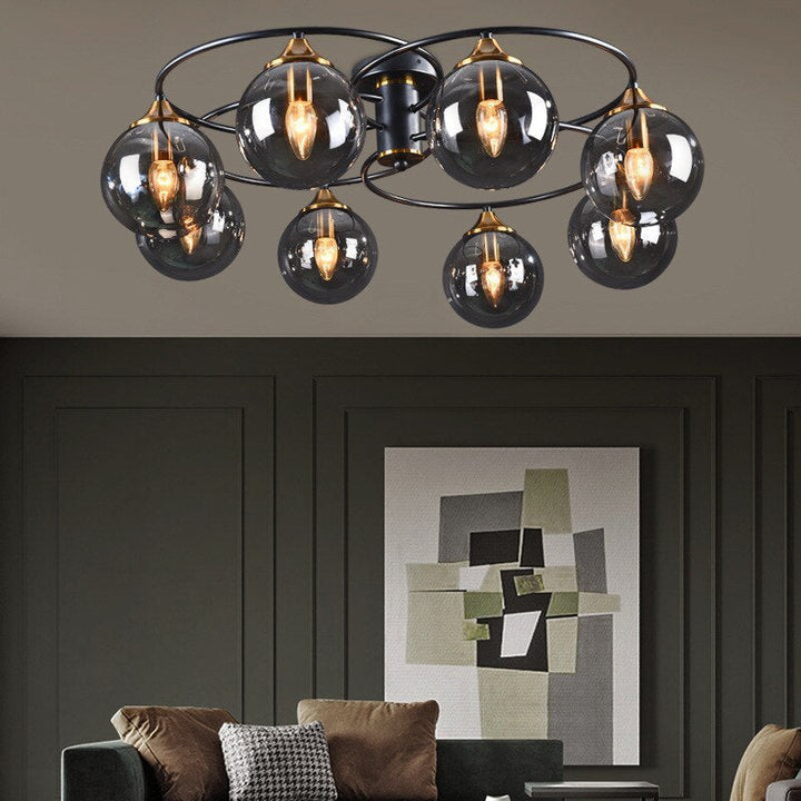 Dimbare LED plafondlamp LumiAura met stijlvol amberkleurig glas, perfect voor warme sfeer.