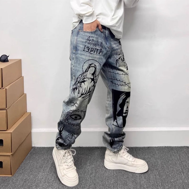 Heren rechte jeans met opvallende grafische print in blauwtinten, casual urban stijl.