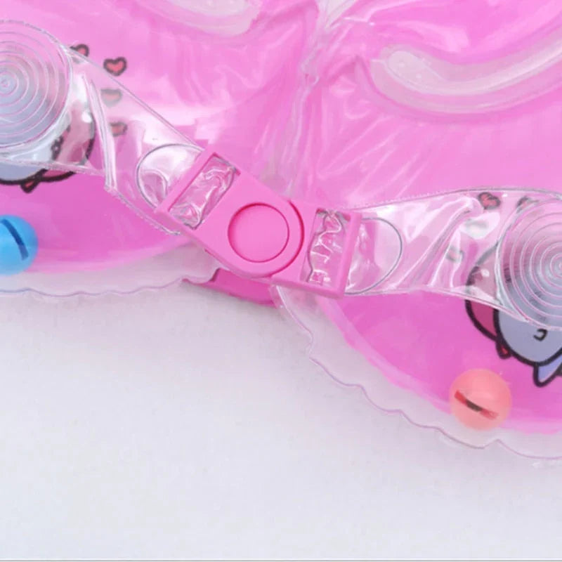 Ergonomische baby zwemring biedt comfort en veiligheid tijdens het babyzwemmen en drijven.