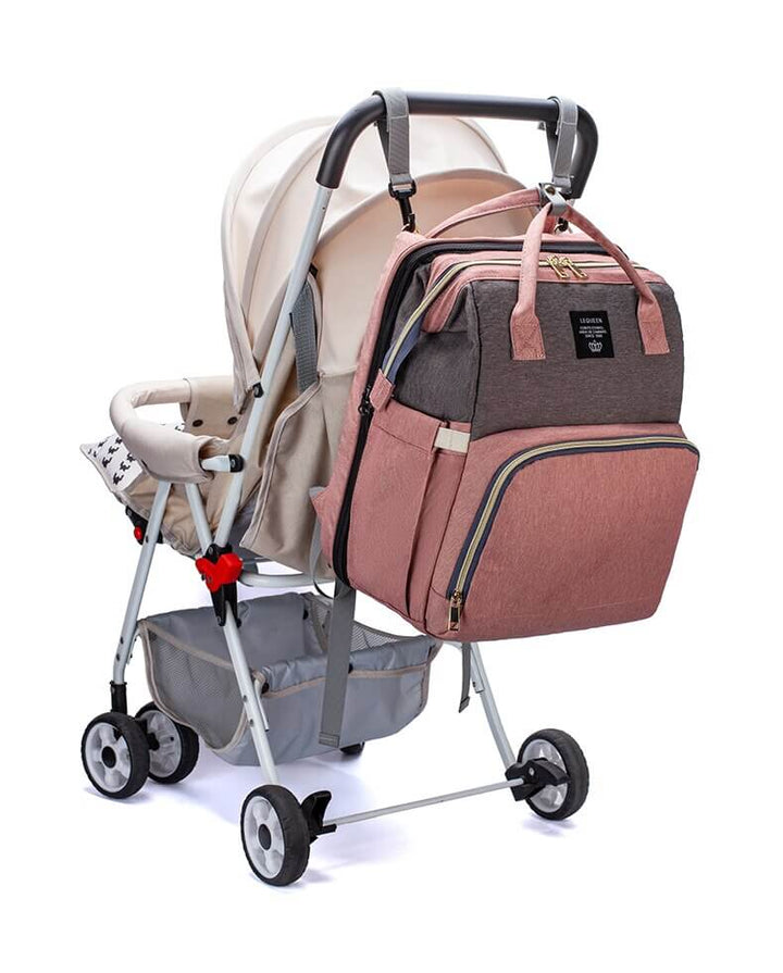 Multifunctionele verzorgingstas die transformeert tot een veilig babybed voor reizen en uitstapjes.