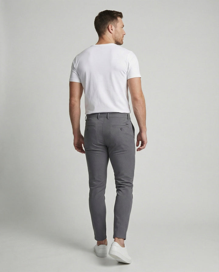 Zakelijke slim fit chino herenbroek, veelzijdig en stijlvol voor kantoor en daarbuiten.