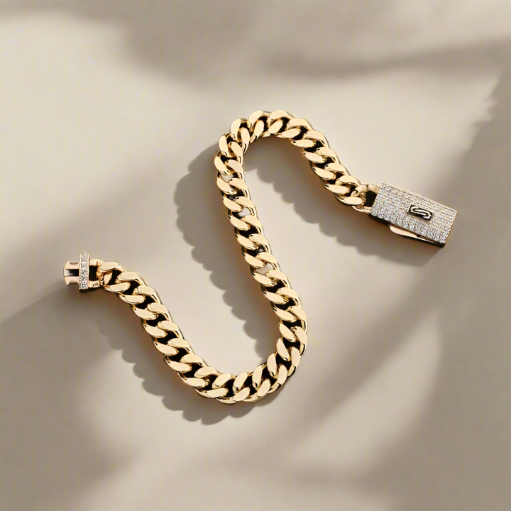 Complete dames sieradenset: glanzende RVS ketting, armband en bijpassende ring. Tijdloos elegant.
