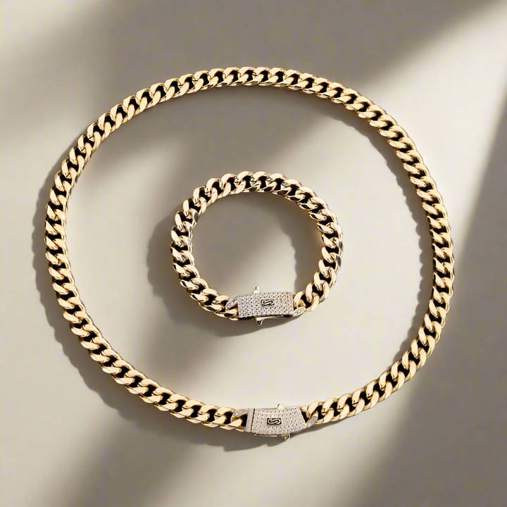 Elegant dames juwelen set van RVS, tijdloos design. Perfect geschenk, duurzaam & waterbestendig.