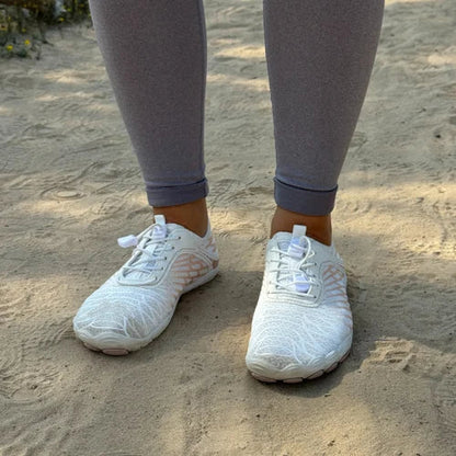 "Barefoot schoenen Allrounder met flexibele pasvorm en natuurlijke loopsensatie, beige bovenkant en minimalistische zolen."