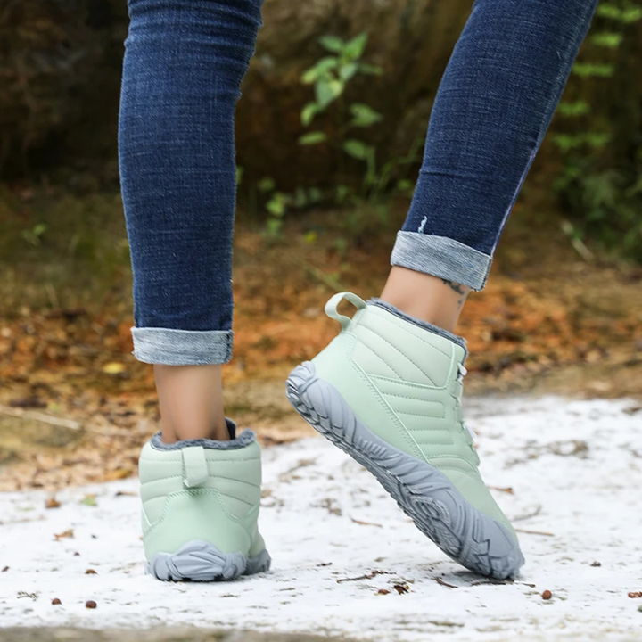 Antislip FrostFlex barefoot sneeuwlaarzen, zorgen voor grip en veiligheid in de sneeuw voor iedereen.