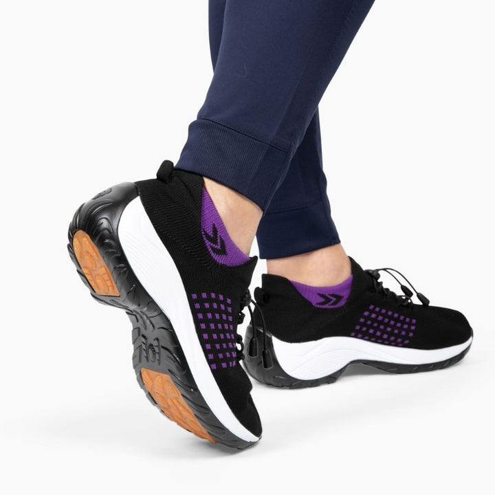 Stijlvolle rode dames orthopedische sneakers, perfect voor hallux valgus en dagelijks comfort.