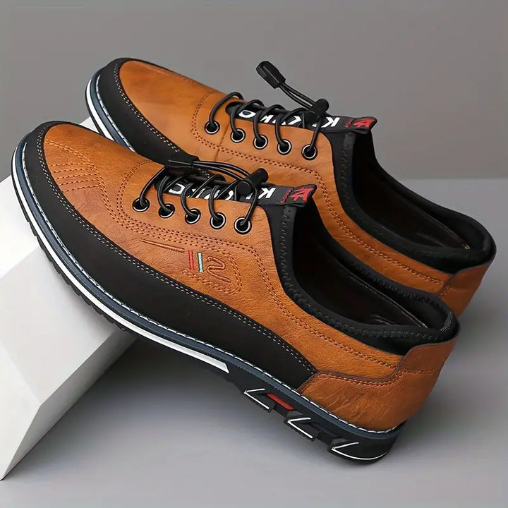 Stijlvolle zwarte Oxford herenschoenen met veters, een essentieel item voor de moderne man.
