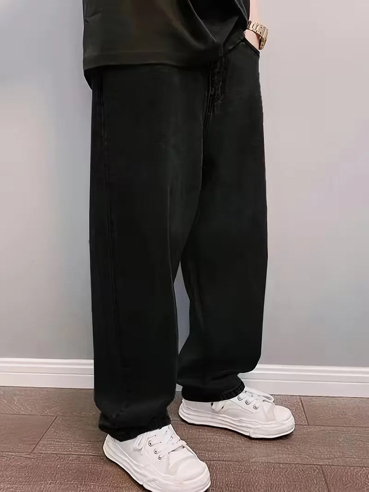 Comfortabele heren jeans, loose fit met wide leg. Mid-rise taille in zwart. Ideale casual streetwear broek.
