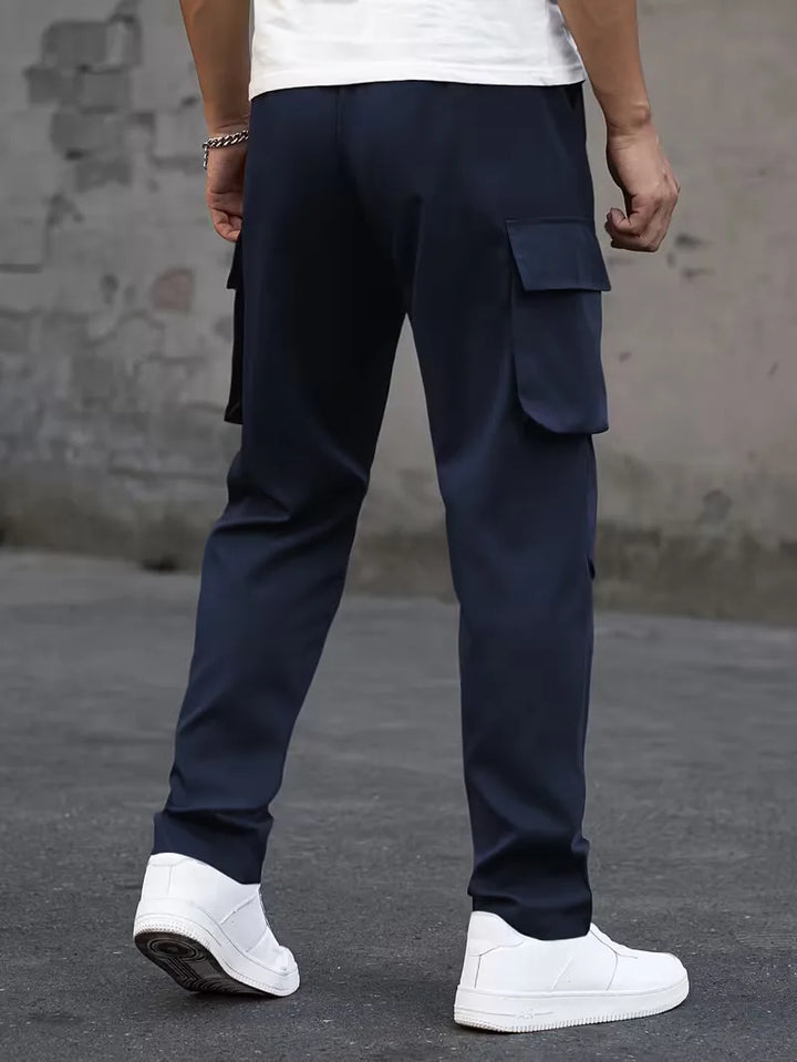 Comfortabele beige cargo broek voor heren, rechte pijp, veelzijdig en stijlvol.
