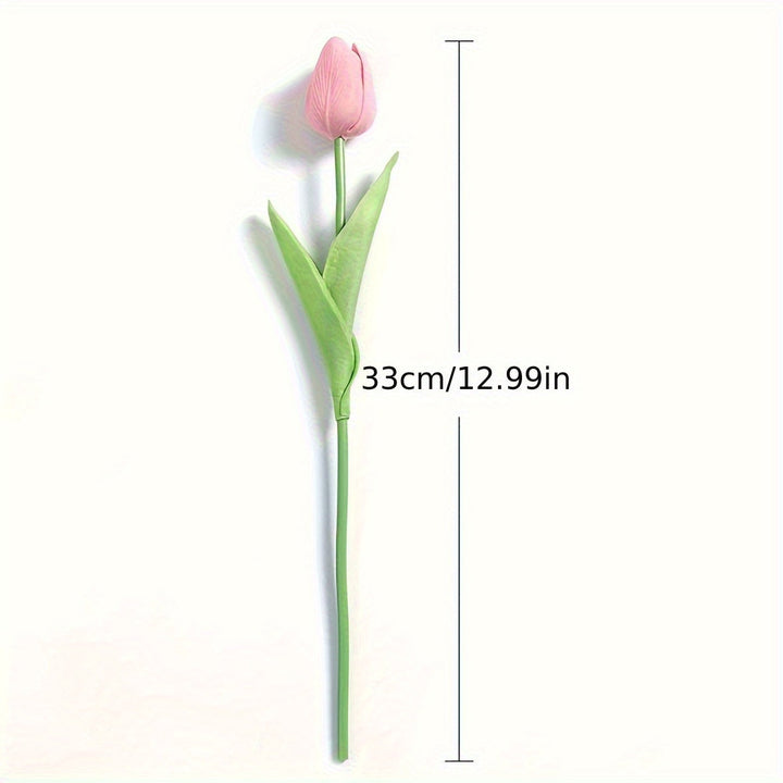 Kleurrijke kunst tulpen in een vaas, sfeervolle interieurdecoratie.