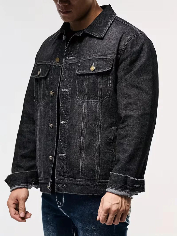 Veelzijdig heren spijkerjack, lange mouwen, makkelijk te combineren met elke casual outfit.