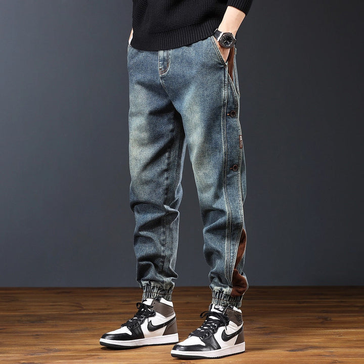 Moderne slim fit jogger jeans voor heren. Combineert de look van jeans met het comfort van een joggingbroek.