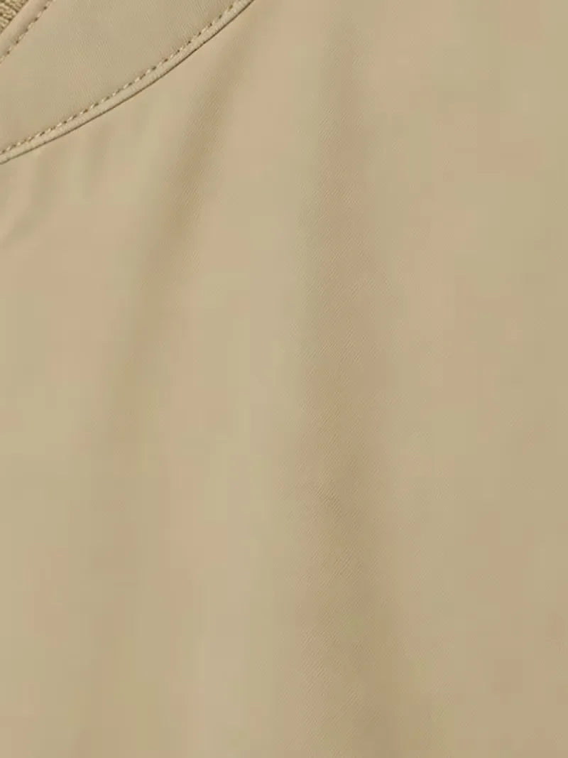Zwarte slim fit heren trenchcoat, essentiële herenkleding, perfect als smart casual of zakelijke overjas.