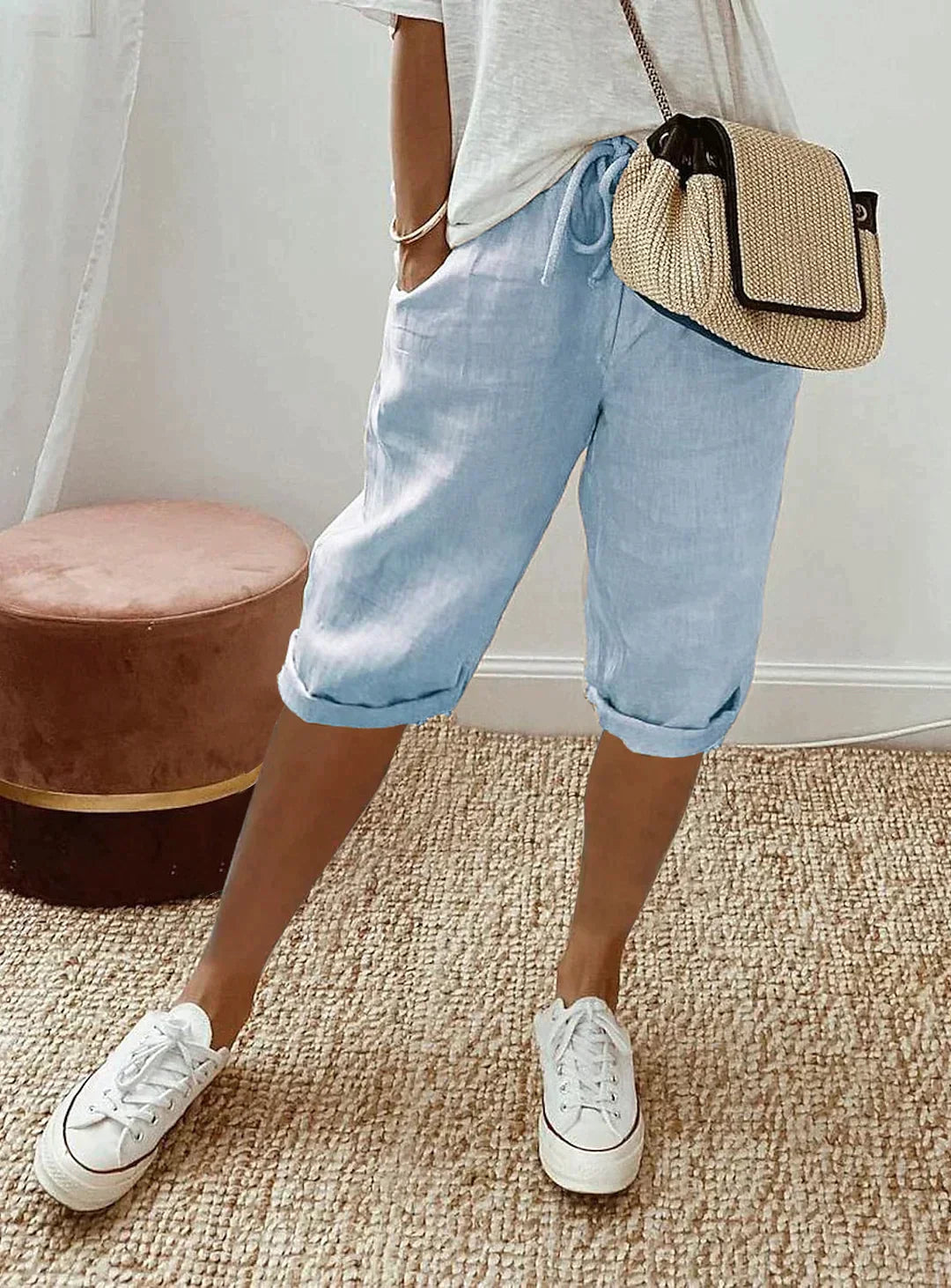 "Beige, blauwe en groene linnen zomerbroek voor dames, elegant en ademend, ideaal voor warme dagen."